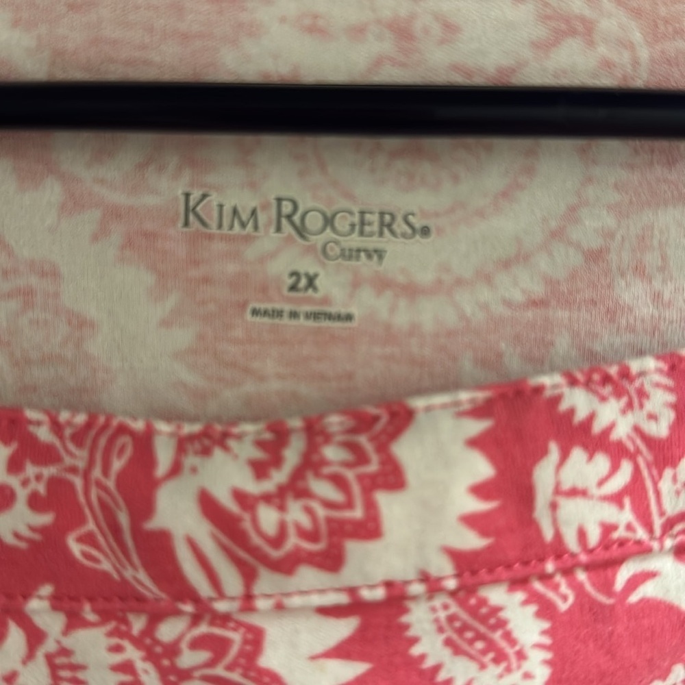 Pink Patterned Women's Top - Picture 3 of 8